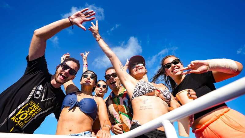 cancun-isla-mujeres-catamaran-tour-with-open-bar-of-drinks