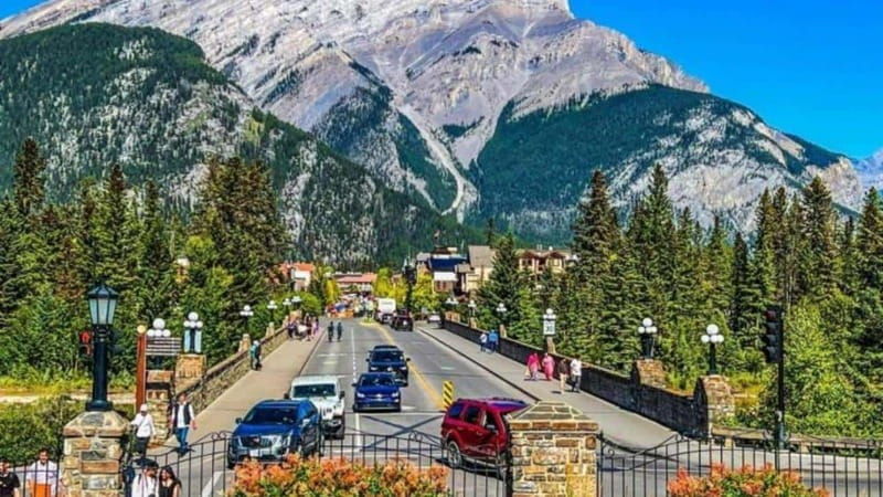 canmore-calgary-banff-banff-tour-with-gondola-hot-springs