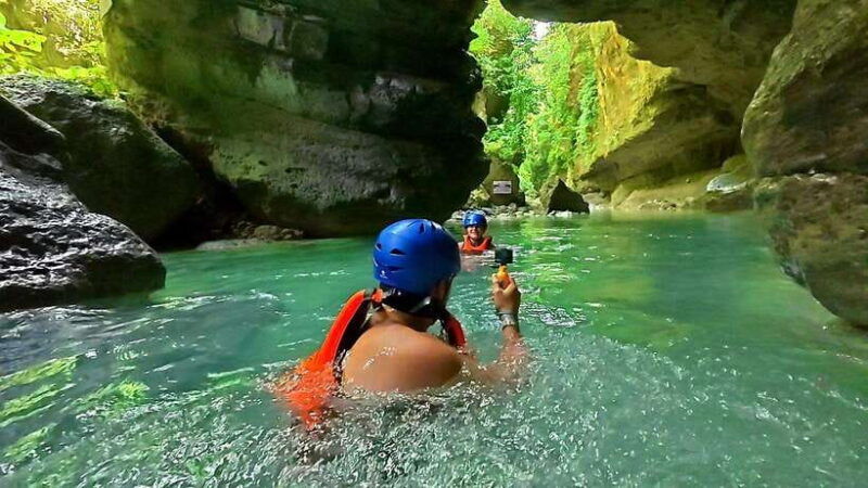 cebus-wild-waters-pescador-snorkeling-canyoneering-rush