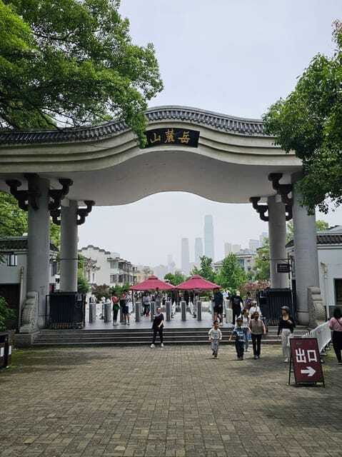 changsha-day-tour-of-yuelu-mountainacademy-and-orange-island