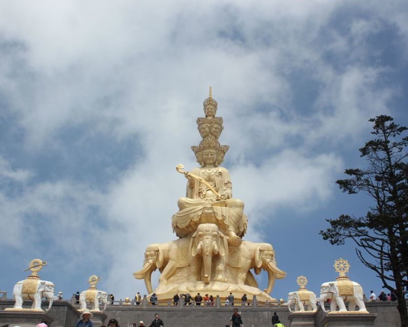 chengdu-2-days-panda-leshan-buddha-and-emeishan-group-tour