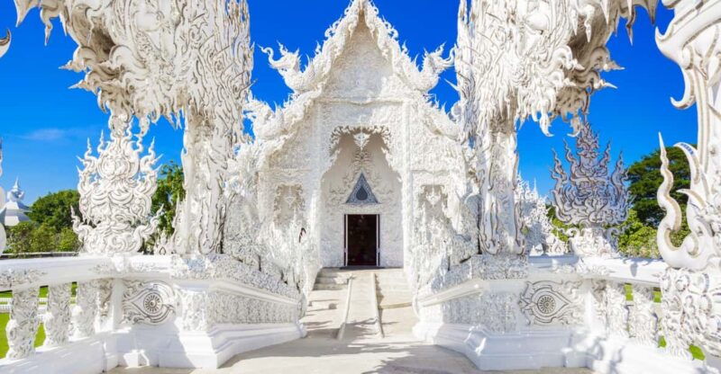 chiang-mai-day-trip-to-chiang-rai-temples-golden-triangle