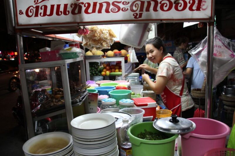 chiang-mai-evening-local-street-food-market-tour