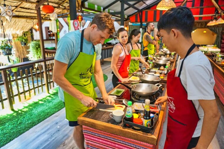 chiang-mai-traditional-thai-akha-cooking-class-market-tour