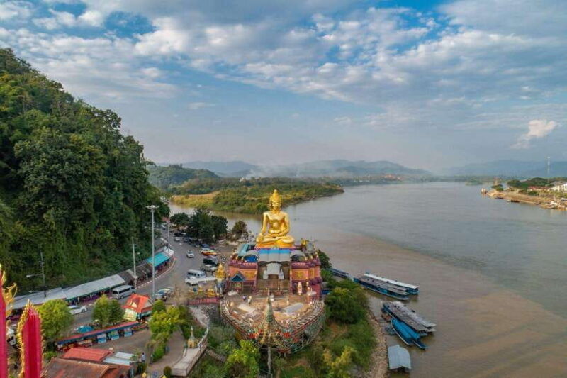 chiang-mai-white-temple-golden-triangle-boat-tour