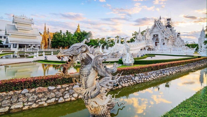 chiang-rai-tour-white-blue-big-buddha-redtemples