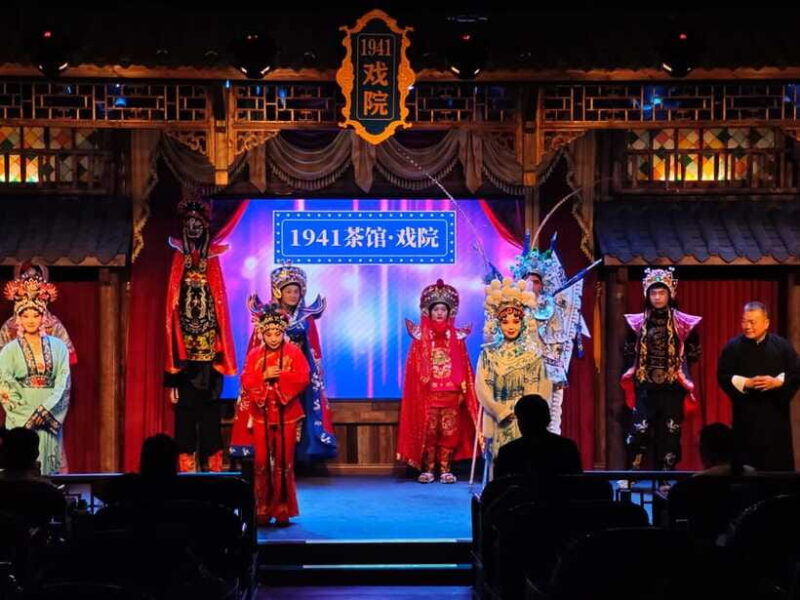 chongqing-1941-theatre-tea-art-performance-with-folk-art
