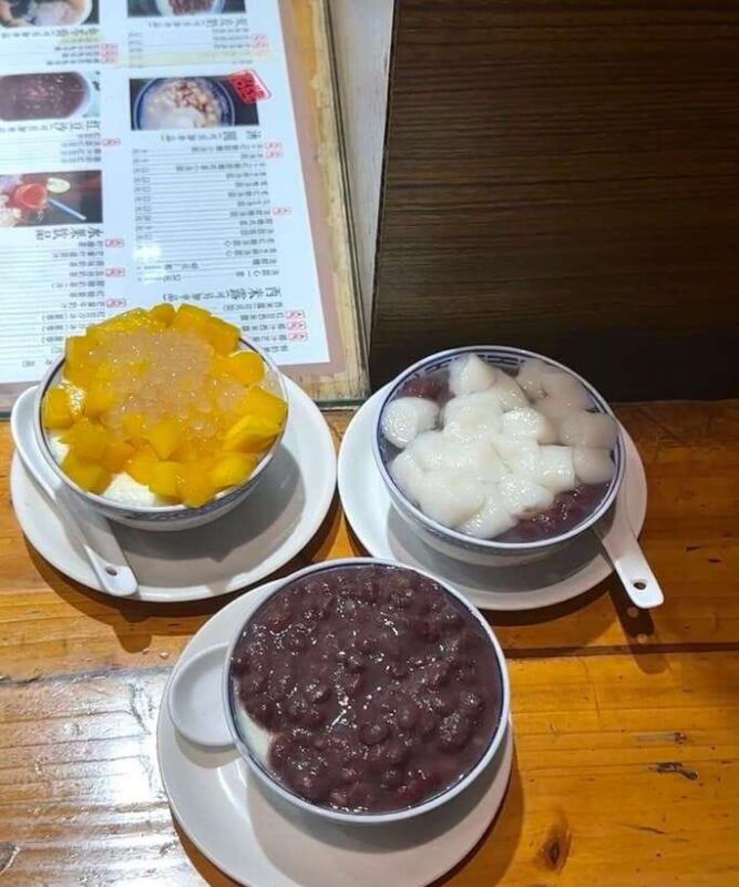chongqing-city-night-cruise-and-local-snacks-tour