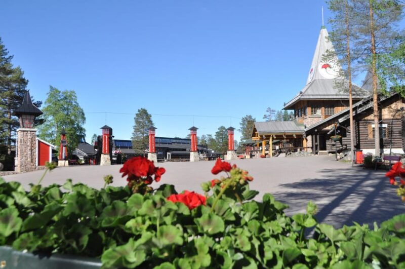 city-tour-and-santa-claus-village-visit-in-lapland