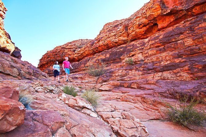 Coach Transfer from Kings Canyon Resort to Ayers Rock (Uluru) - The Sum Up