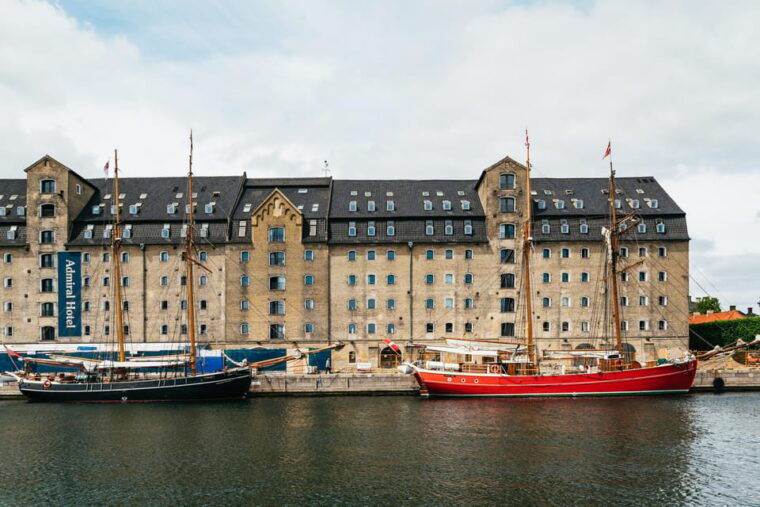 copenhagen-old-canals-and-hidden-gems-social-boat-tour