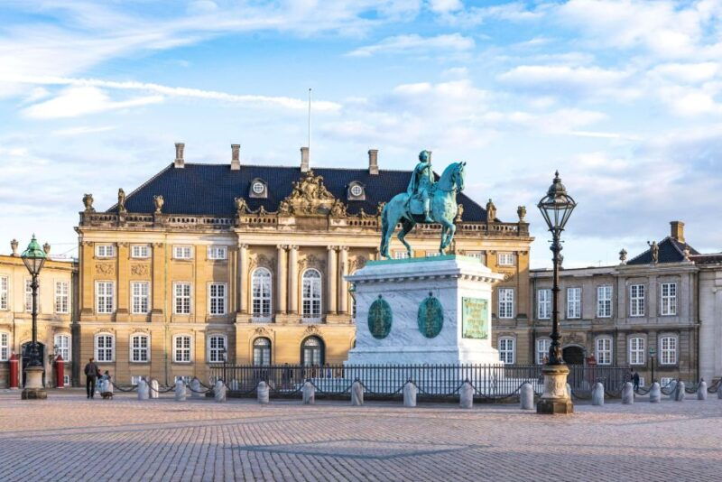 copenhagen-old-town-and-nyhavn-private-family-tour