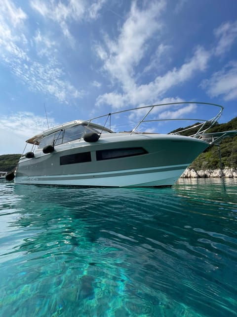 corfu-private-motor-yacht-cruise-with-corfu-town-views