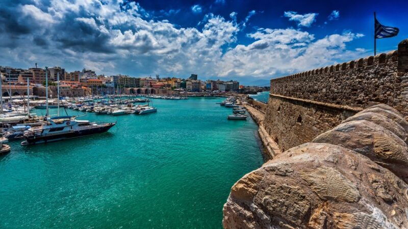 crete-heraklion-center-local-market-and-creta-aquarium
