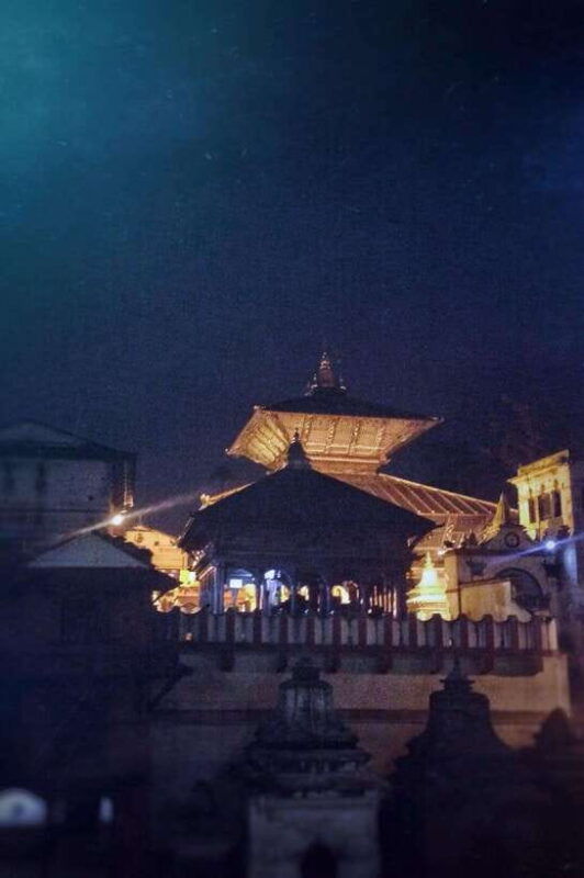 cultural-walk-boudha-stupa-and-pashupatinath-with-a-guide