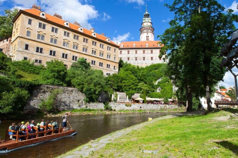 czech-krumlov-wooden-raft-river-cruise