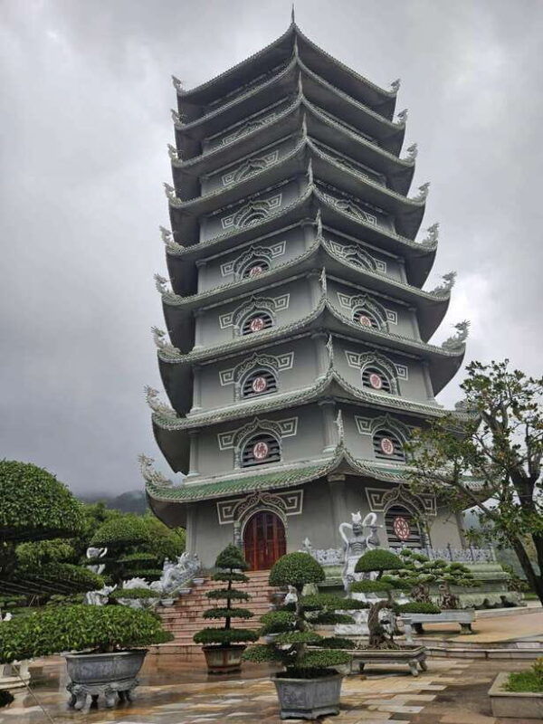 da-nang-city-sightseeing-private-tour-with-female-tour-guide