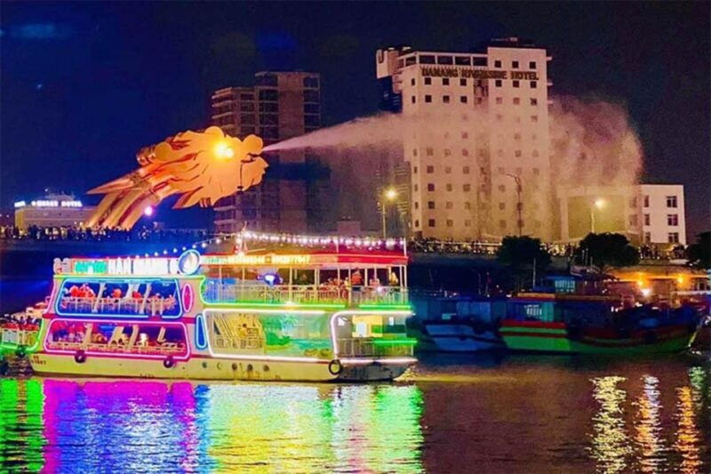 da-nang-han-river-local-cruise-by-night