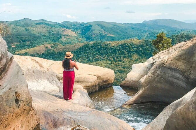 Diyaluma Waterfall & Natural Pool Bath. - FAQ