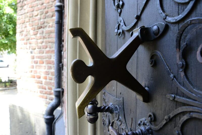 dusseldorf-walk-the-old-town-and-a-charming-market-square
