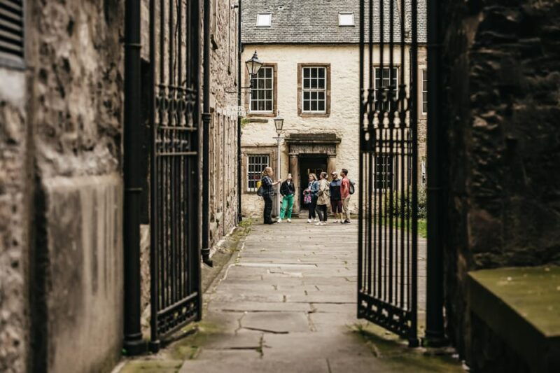 edinburgh-old-town-guided-walking-tour-and-beer-tasting