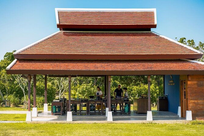 Evening Cooking Class in Traditional Pavilion with Beautiful Garden - Chiang Mai - Authenticity and Guest Experience