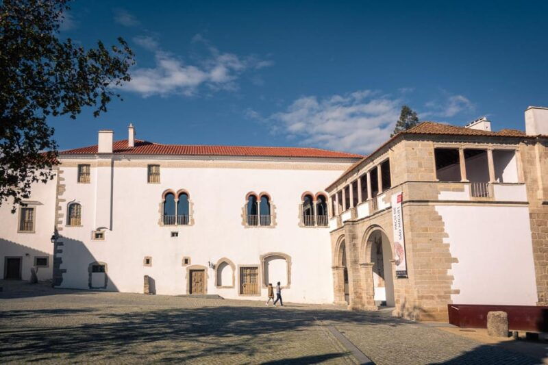 evora-flexible-walking-tour-in-historic-center