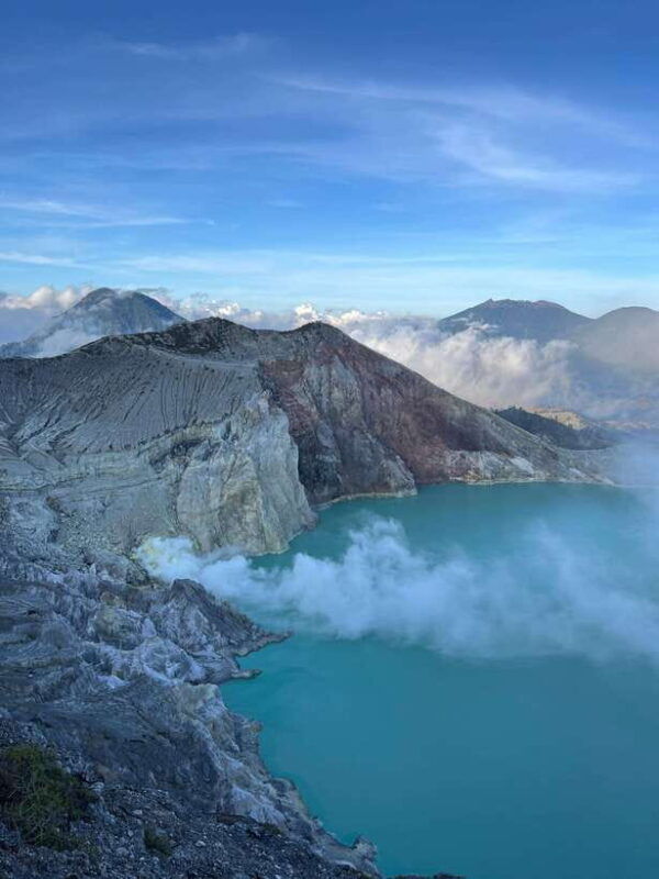 explore-east-java-4d3n-ijen-bromo-sewu-waterfall