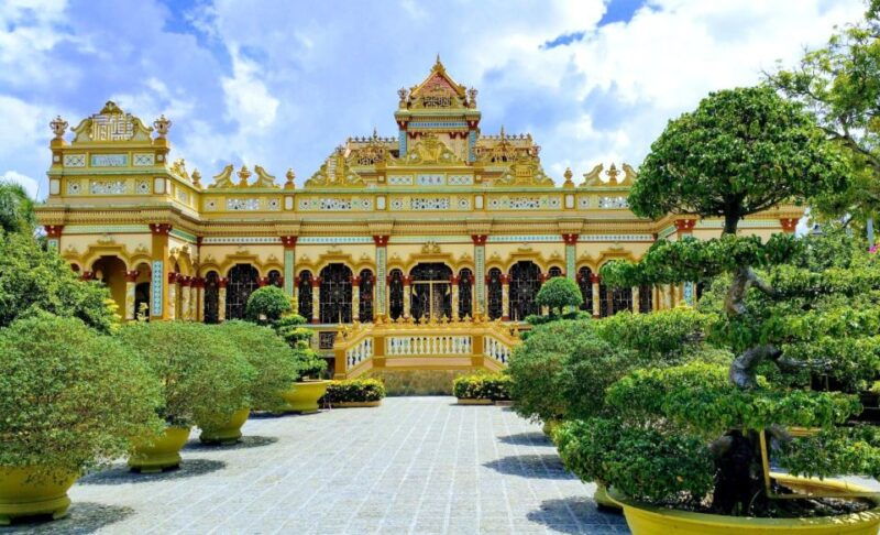 explore-mekong-delta-my-tho-ben-tre-vinh-trang-pagoda