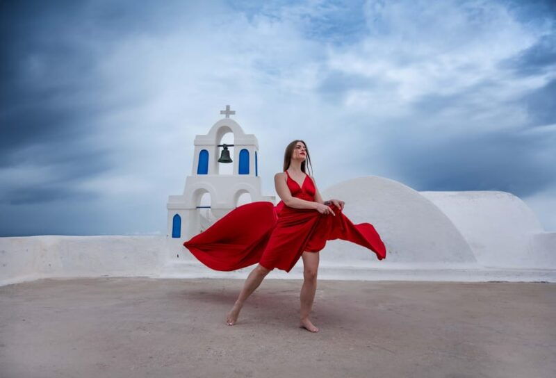flying-dress-photography-in-oia-santorini