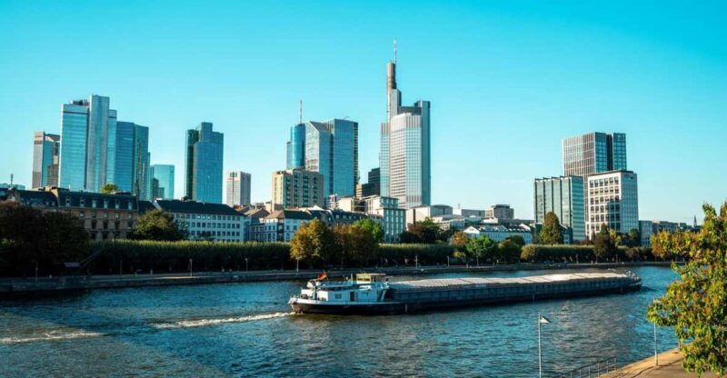frankfurt-insta-perfect-walk-with-a-local