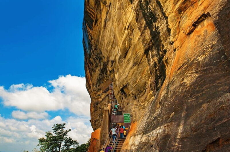 from-colombo-sigiriya-and-pidurangala-rock-day-trip