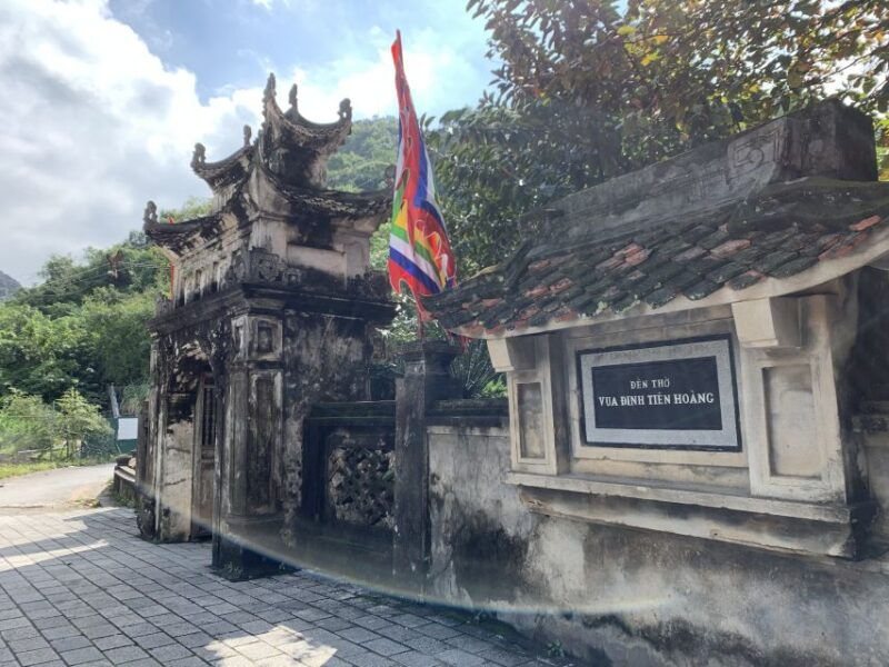 from-hanoi-hoa-lu-hang-mua-hike-tam-coc-boat-and-lunch
