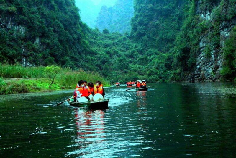 from-hanoi-ninh-binh-hoa-lu-trang-an-and-mua-cave-trip