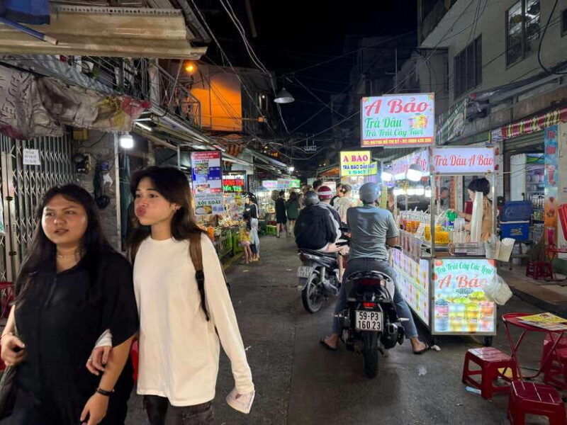 from-hanoi-street-food-walking-tour-with-train-street-bar