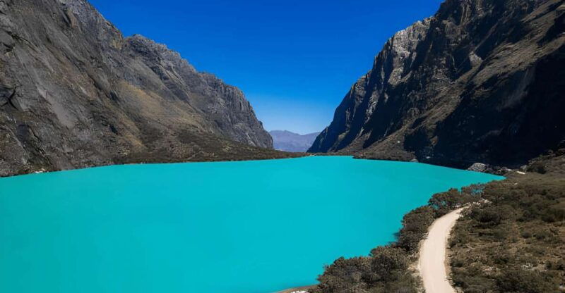 from-huaraz-tour-to-llanganuco-lakes-chinancocha-lake