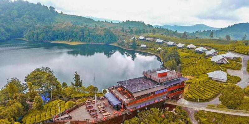 from-jakarta-white-crater-pinisi-lake-tea-plantation