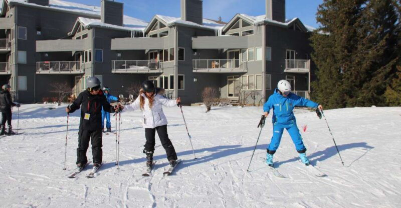 from-toronto-blue-mountain-beginner-skiing-lesson