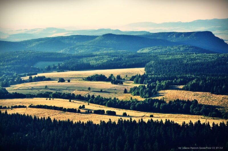 from-wroclaw-full-day-stolowe-mountains-trekking-tour