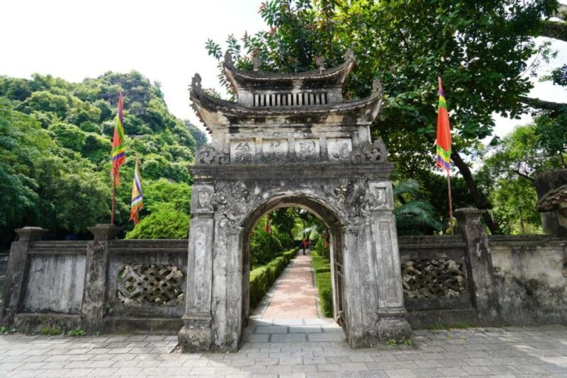 full-day-trip-from-ha-noi-to-hoa-lu-trang-an-biking