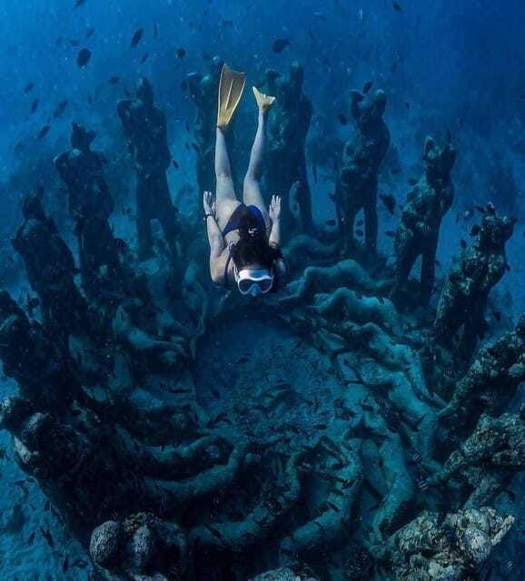 gili-meno-private-snorkeling-3-4-spot-with-gopro-camera