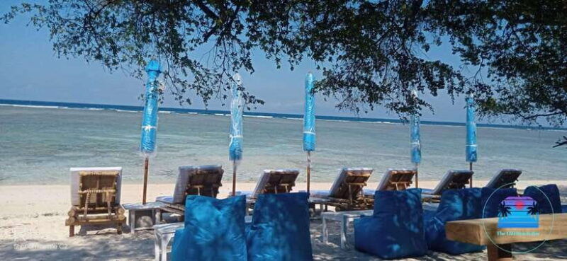 gili-trawangan-the-beach-bar-sunbed-with-cocktail-chill