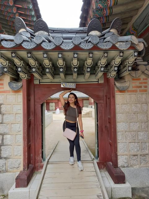 gyeongbokgung-folk-museum-bukchon-jogyesa-temple-in-insadong