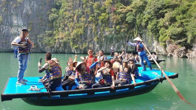 ha-long-1-day-luxury-small-group-kayaking