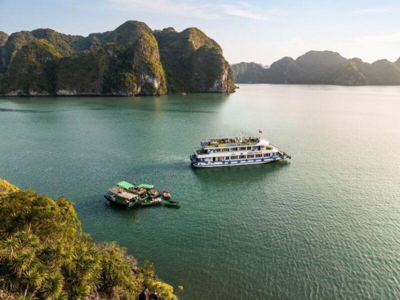 ha-long-afternoon-cruise-with-lunch-kayaking-and-swimming