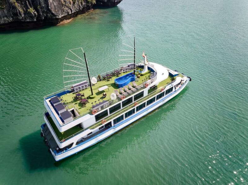 ha-long-bai-tu-long-bay-cruise-wt-kayakking-buffet-lunch