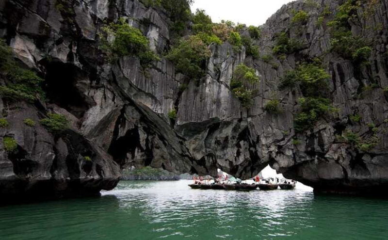 ha-long-bay-small-deluxe-cruise-day-trip-with-kayak-lunch