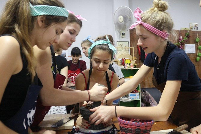 Half Day Evening Cooking Class with Market Tour in Chiang Mai - Frequently Asked Questions