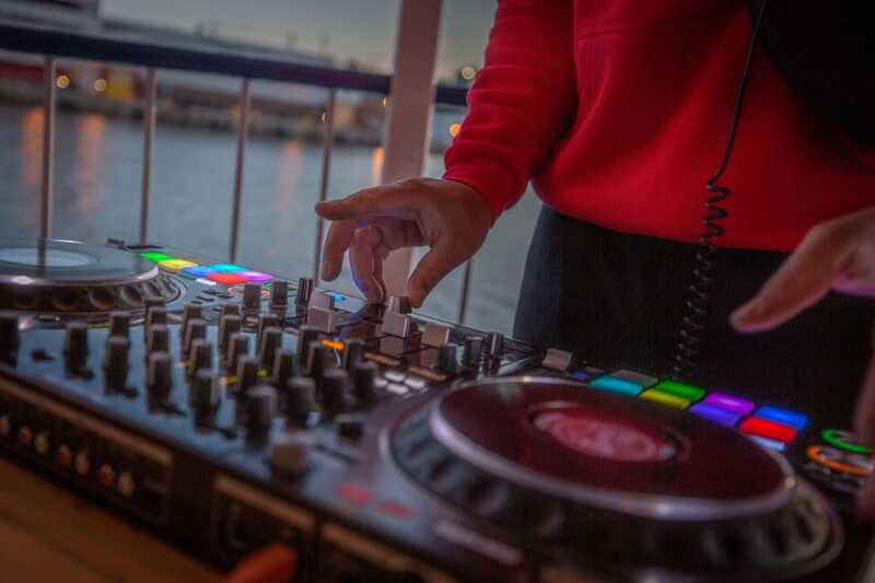 halifax-party-cruise-on-the-harbour-queen
