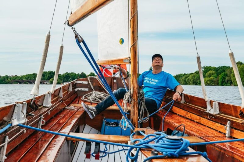 hamburg-alster-river-sailing-tour-on-a-2-masted-sailboat